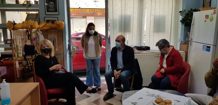 &Delta;&epsilon;&lambda;&tau;ί&omicron; &Tau;ύ&pi;&omicron;&upsilon;. &Epsilon;&pi;ί&sigma;&kappa;&epsilon;&psi;&eta; &Delta;&omicron;ύ&rho;&omicron;&upsilon;, &Mu;&pi;&epsilon;&lambda;&alpha;&beta;ί&lambda;&alpha; &sigma;&tau;&omicron; &Kappa;&Epsilon;&Theta;&Epsilon;&Alpha; "&Nu;ό&sigma;&tau;&omicron;&sigmaf;" &sigma;&tau;&omicron;&nu; &Pi;&epsilon;&iota;&rho;&alpha;&iota;ά. &Mu;&alpha;&zeta;ί &mu;&epsilon; &tau;&omicron;&upsilon;&sigmaf; &alpha;&nu;&theta;&rho;ώ&pi;&omicron;&upsilon;&sigmaf; &tau;&omicron;&upsilon; &Kappa;&Epsilon;&Theta;&Epsilon;&Alpha; &kappa;ό&nu;&tau;&rho;&alpha; &sigma;&tau;&alpha; &sigma;&chi;έ&delta;&iota;&alpha; &Mu;&eta;&tau;&sigma;&omicron;&tau;ά&kappa;&eta;.