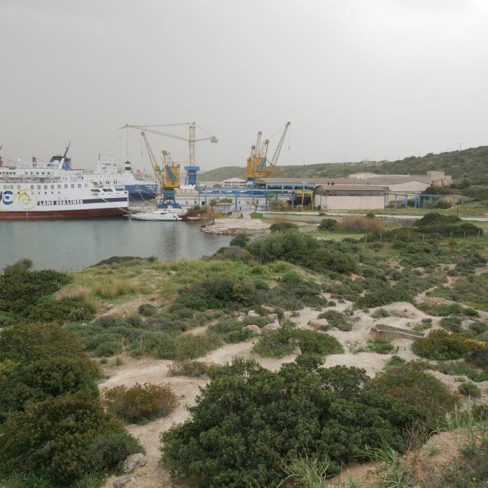 Για το βιασμένο τοπίο και τις γιορτές της Ναυμαχίας της Σαλαμίνας