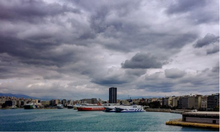 Το «Εμπορικό Κέντρο Πειραιώς», ο ουρανοξύστης των Ι. Βικέλα, Γ. Μολφέση και Α. Λοΐζου, στο κέντρο του λιμανιού το 2020