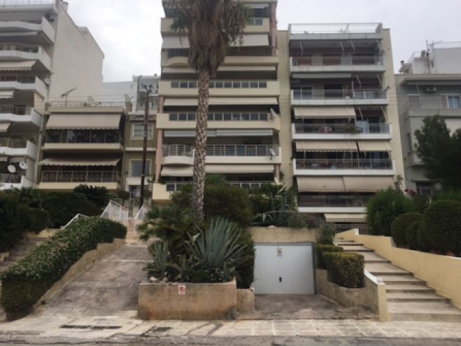 Η χαμένη ευκαιρία οργάνωσης του δημόσιου χώρου στην Ακτή Θεμιστοκλέους