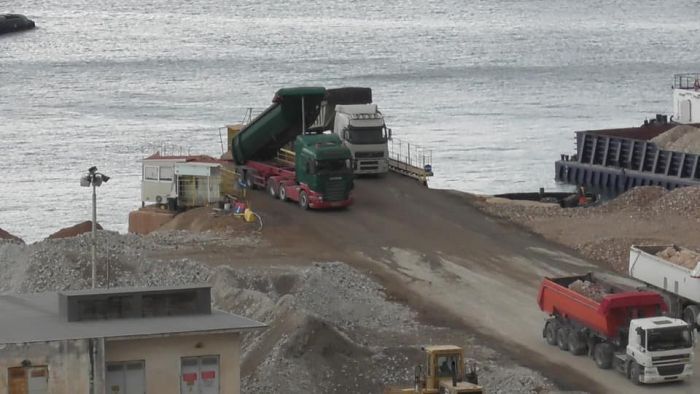 Μετά από 30 χρόνια η Cosco μετατρέπει ξανά το μισό κεντρικό λιμάνι σε βιομηχανικό