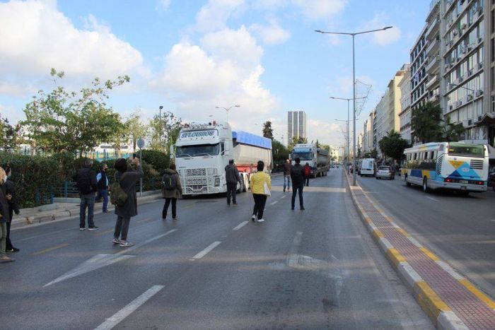 Δελτίο Τύπου - Να σταματήσουν αμέσως τα φορτηγά του ΟΛΠ και να υπογραφεί η ΜΠΕ ζητά το Δημοτικό Συμβούλιο Πειραιά