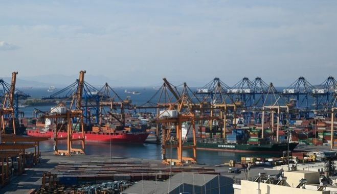Χρειάστηκε η επέμβαση της Λιμενικής Αστυνομίας, μετά από τη βροχή καταγγελιών για να συμμορφωθεί η Cosco στις αποφάσεις του ΣτΕ και να σταματήσει τα παράνομα έργα