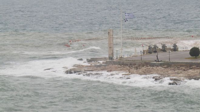 Την προβλήτα του ΟΛΠ την πήρε ο νοτιάς - Δελτίο Τύπου